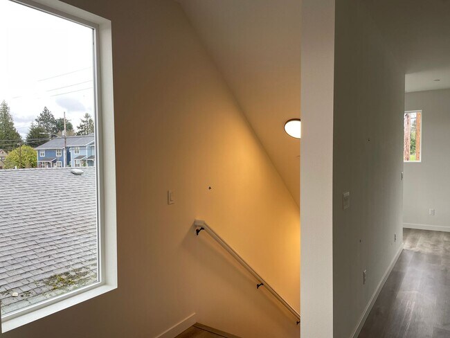 Building Photo - 5575 NE Killingsworth St