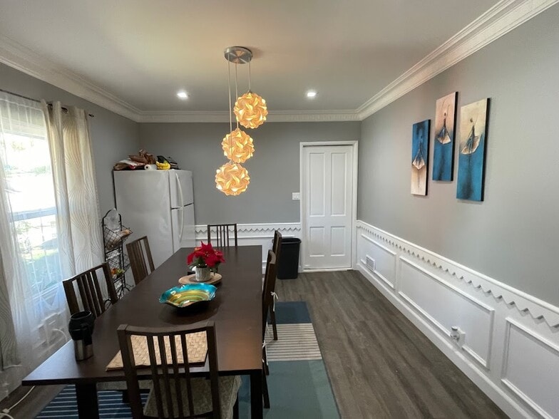 Building Photo - 321 S Thurston Ave