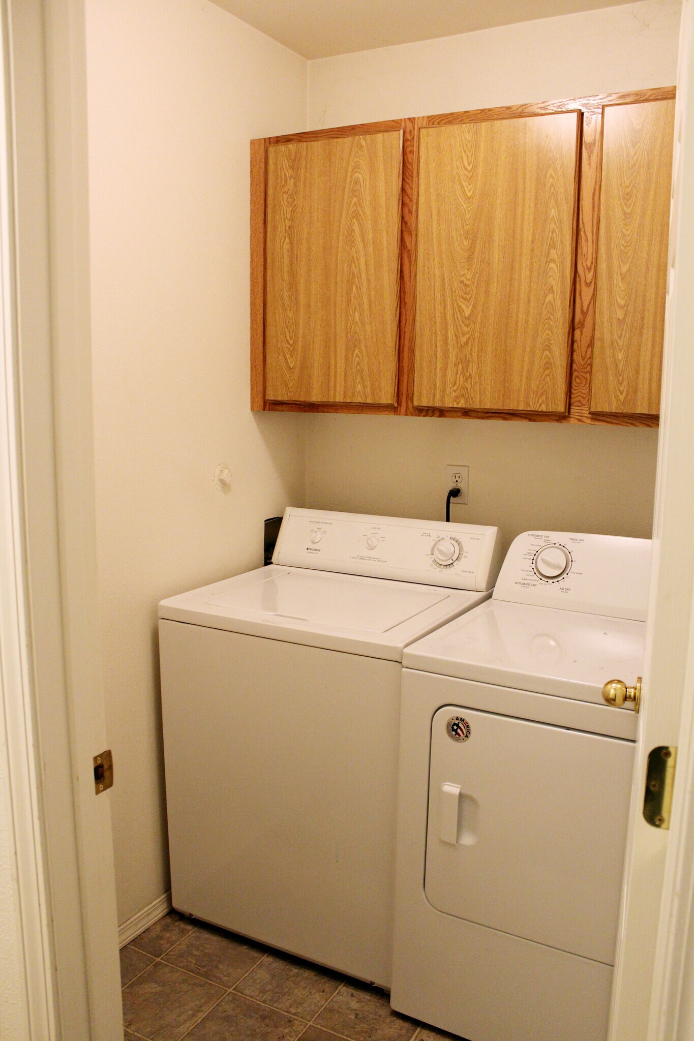 Building Photo - 1100 NE B St