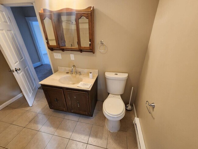 Building Photo - Charming 4-Bedroom Property in Prime Location