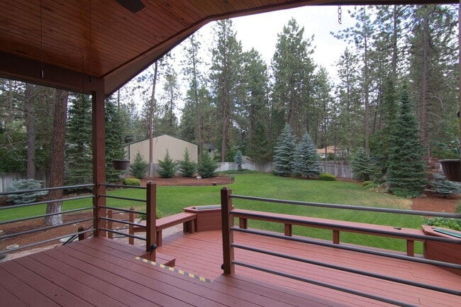 Building Photo - COMING SOON !! 3 bed 2.5 Bath Home on .5 acre lot in corner of Culdesac Mead School District