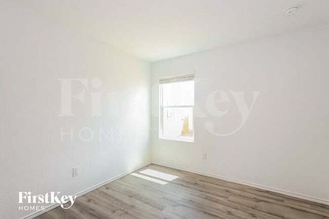 Building Photo - 131 Agave Cir