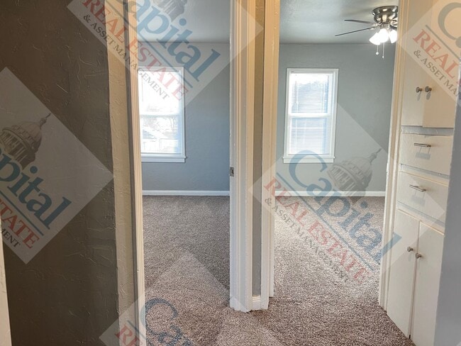 Building Photo - Cozy 2 Bedroom