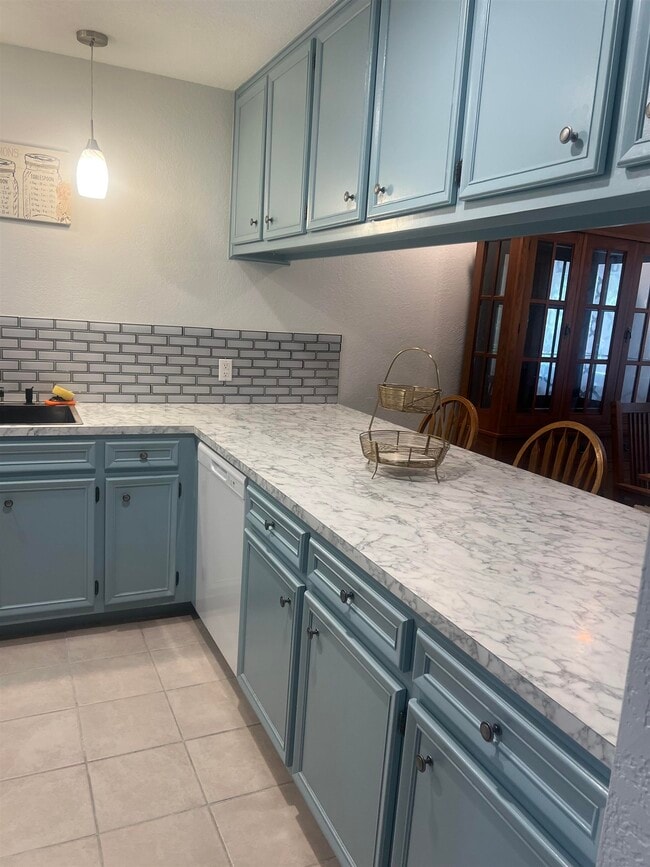 Building Photo - 307 Crestview