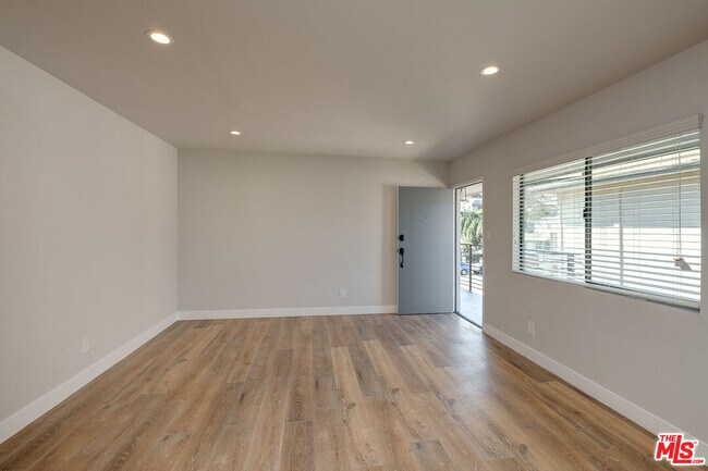 Building Photo - 4703 W St Charles Pl