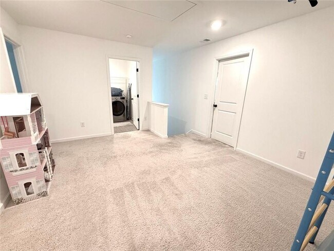 Building Photo - 5575 Coltman Dr