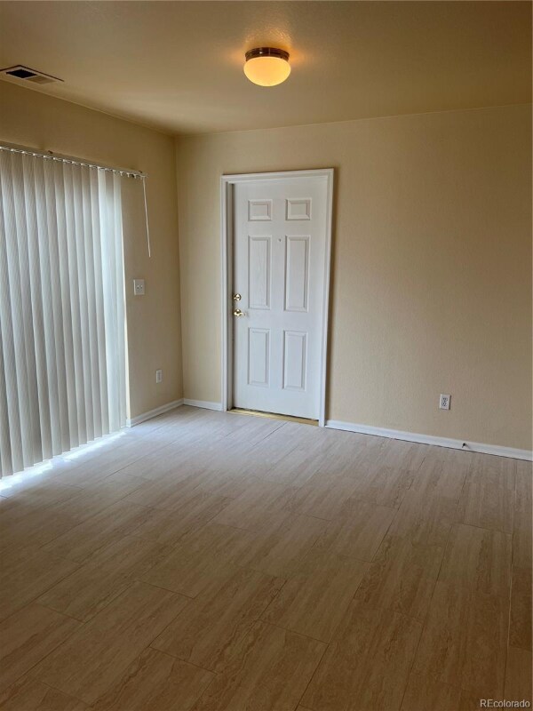 Building Photo - 5222 E 100th Way