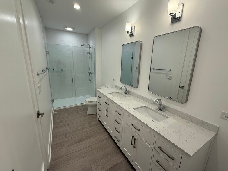 Master Bathroom w/Rain Showerhead & Handheld - 243 N West St