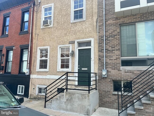 Building Photo - 2052 Tasker St