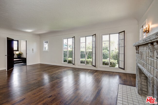 Building Photo - 848 S Curson Ave