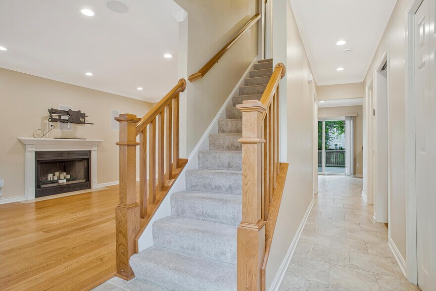 Building Photo - 1408 Damsel Ln
