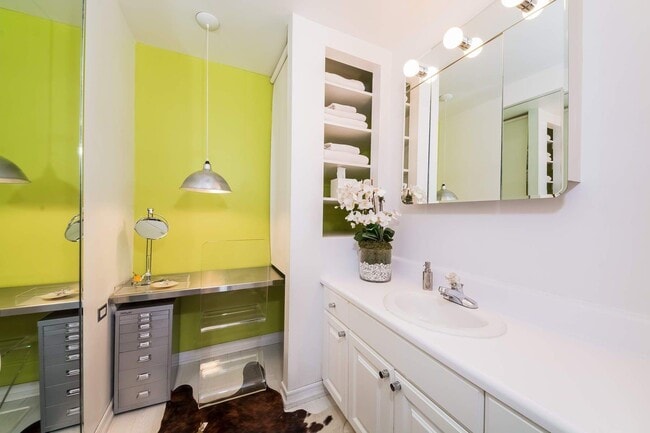 Building Photo - 310 E 46th St