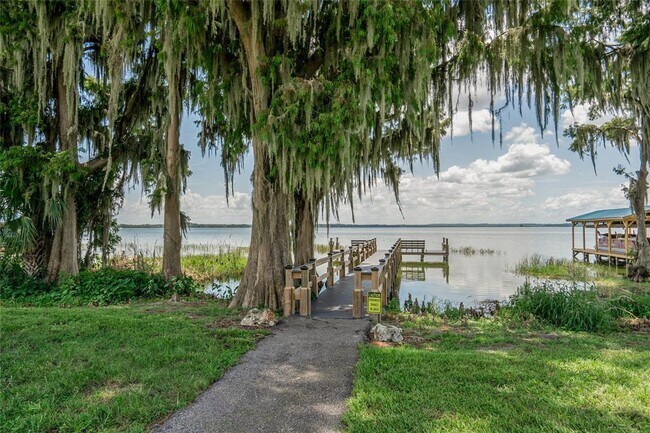 Building Photo - Stunning Custom Rental in Gated 55+ Royal ...