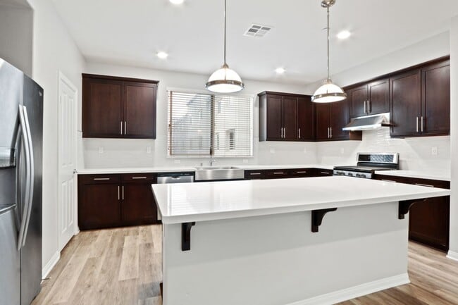 Building Photo - Gorgeous Tri-Level Townhome with Attached ...