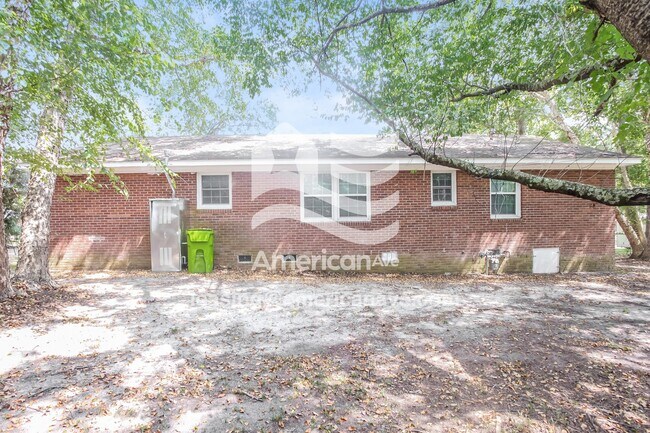 Building Photo - 1605 Edgemore Rd