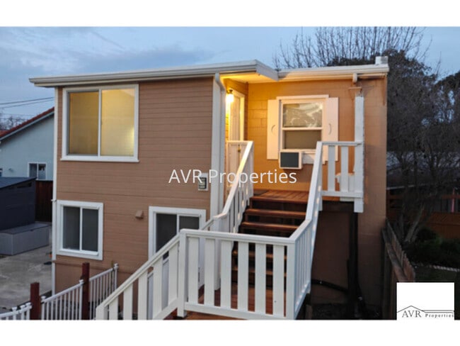 Building Photo - Private Elevated Studio with Full Kitchen, AC and Exclusive Laundry