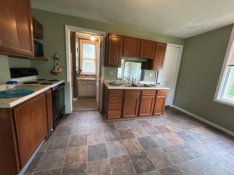 Kitchen - 1604 10th St S