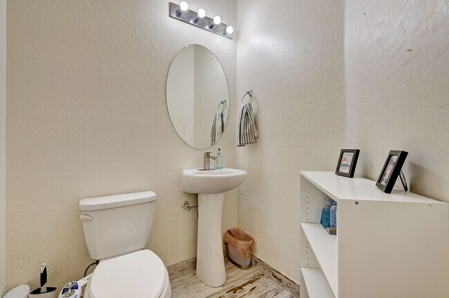 Building Photo - Stunning Southern Highlands three bedroom!