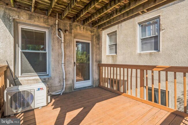 Building Photo - 1217 E Berks St