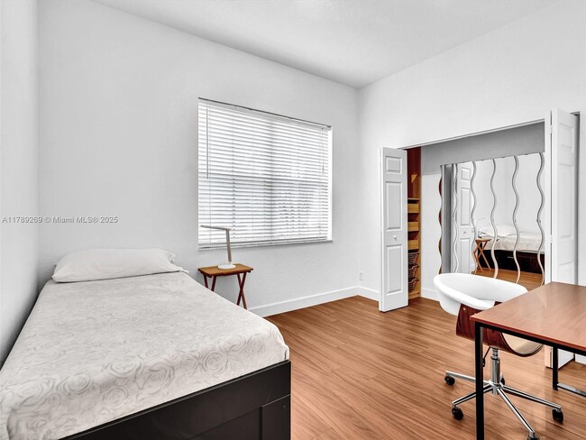 Building Photo - 754 Sunflower Cir