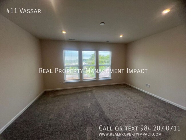 Building Photo - 411 Vassar-