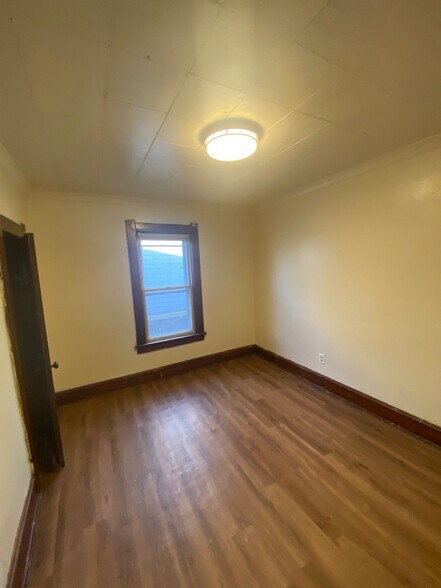 Building Photo - 1477 South Ave