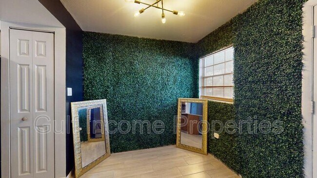 Building Photo - 4504 3rd St Cir W