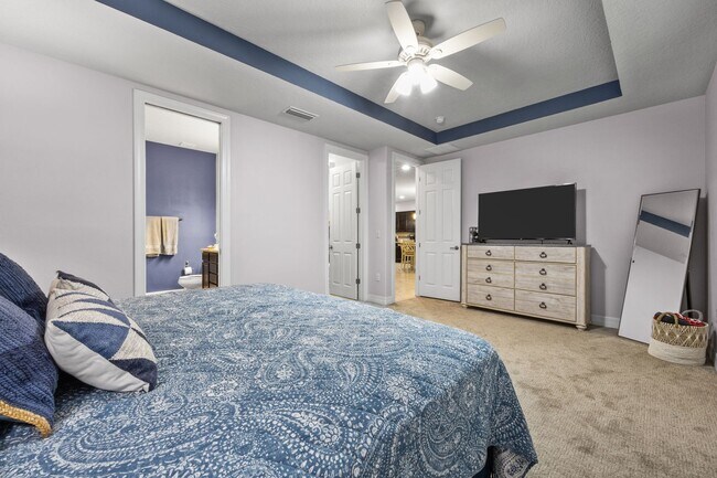 Building Photo - Beautifully Maintained home in Pool Community!
