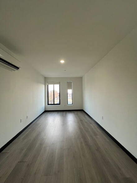 Building Photo - 166 Martin Luther King Jr Dr