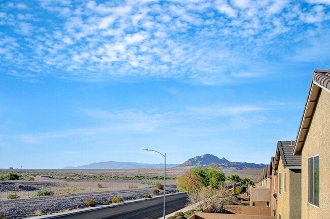 Building Photo - Henderson Home with Beautiful Strip Views