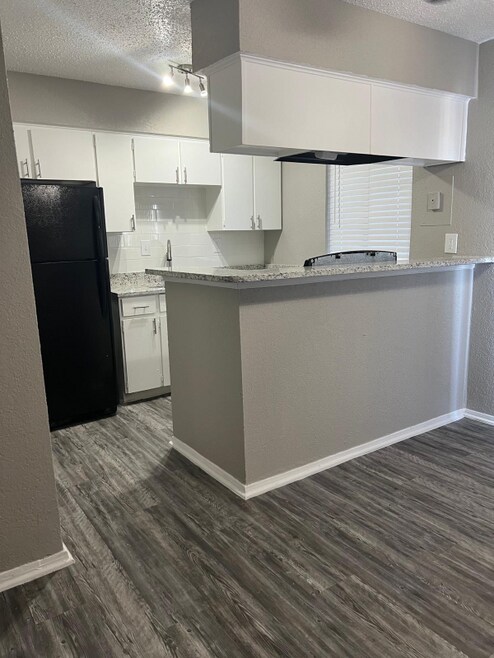 Building Photo - 3203 W Walnut Hill Ln