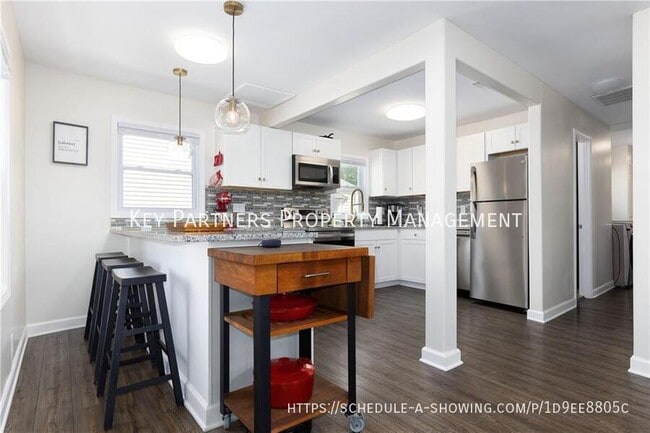 Building Photo - 736 S Cherry St