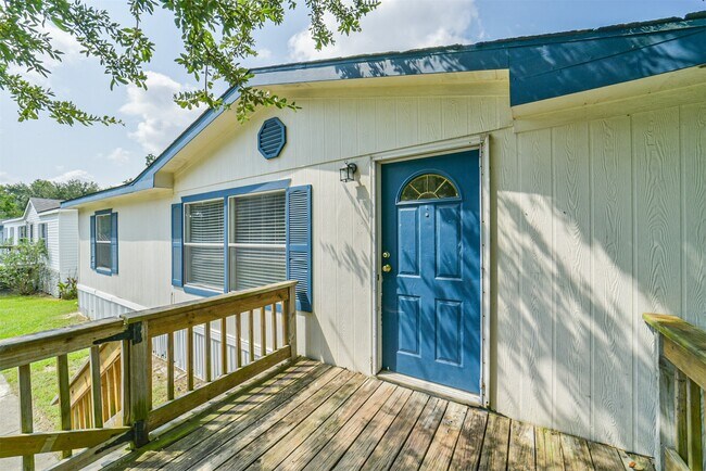 Building Photo - 33205 Wedgewood Dr