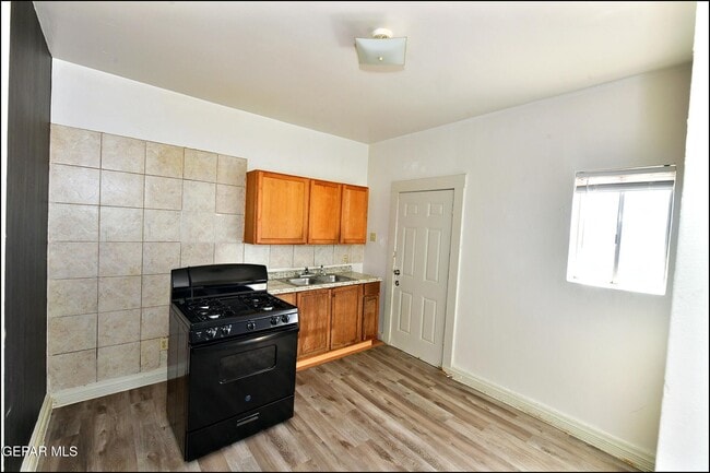 Building Photo - 2526 Yandell Dr