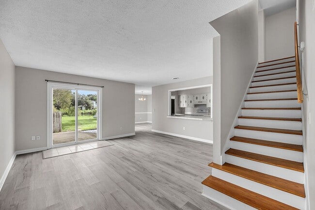 Building Photo - 2 Bedroom, 2.5 Bath Home with Flex Room on...