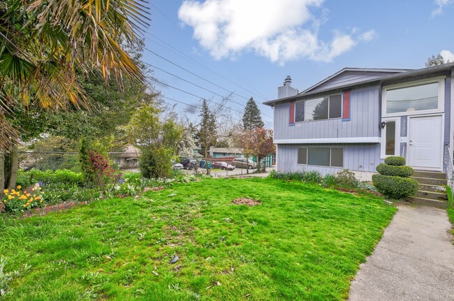 Primary Photo - Charming 4 Bedroom 2 Bath single family ho...