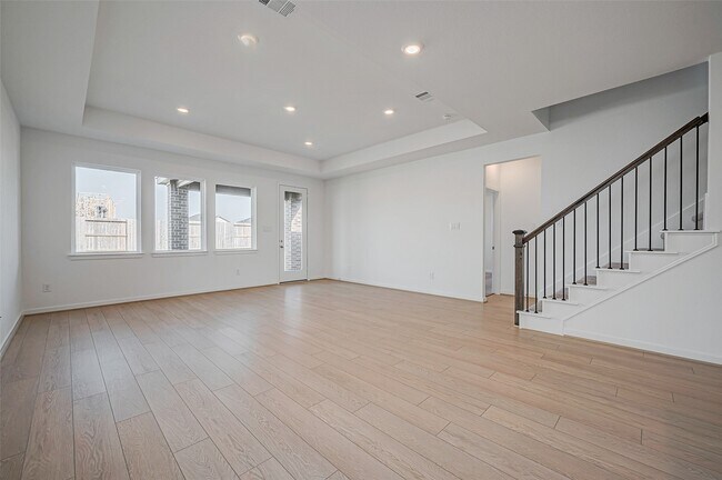 Building Photo - 1127 Sugar Dr