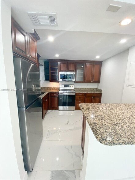 Building Photo - 316 Poinciana Island Dr