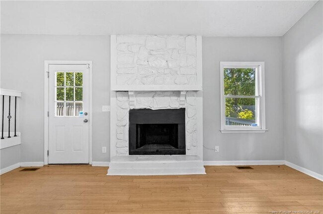 Building Photo - 904 Dandridge Dr