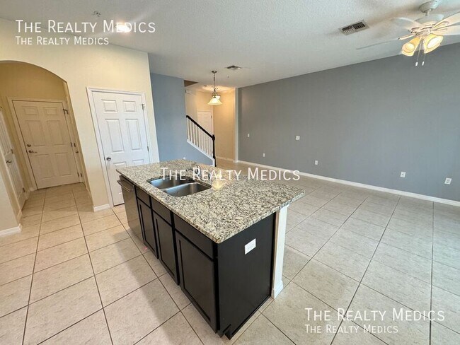 Building Photo - 2365 Seven Oaks Dr