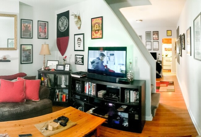 Building Photo - Fishtown Charmer on a Quiet Street - 2 bed...
