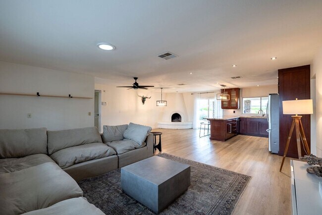 Building Photo - Charming 3BR House in Phoenix