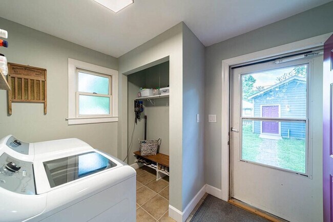 Building Photo - 615 Cottage Grove Ave