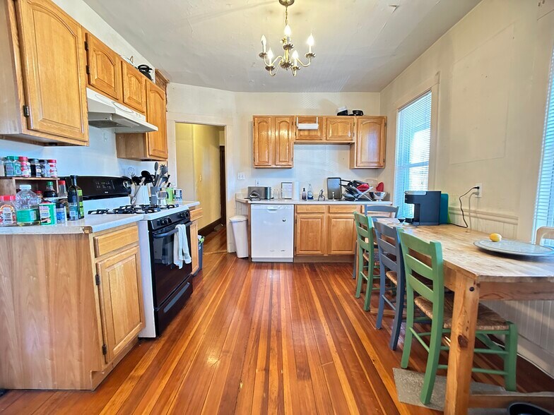 Primary Photo - 19 Turner St