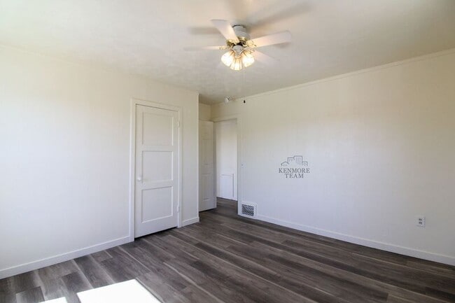 Building Photo - 704 Benham St