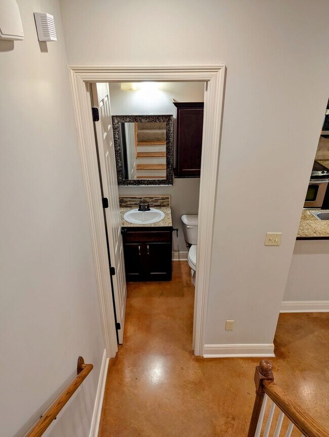 Building Photo - Luxury Awaits in Miramar!