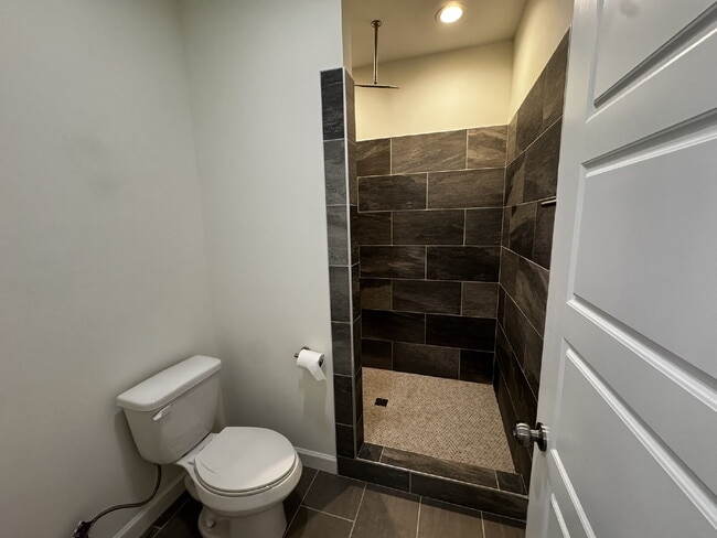 Building Photo - House for Rent