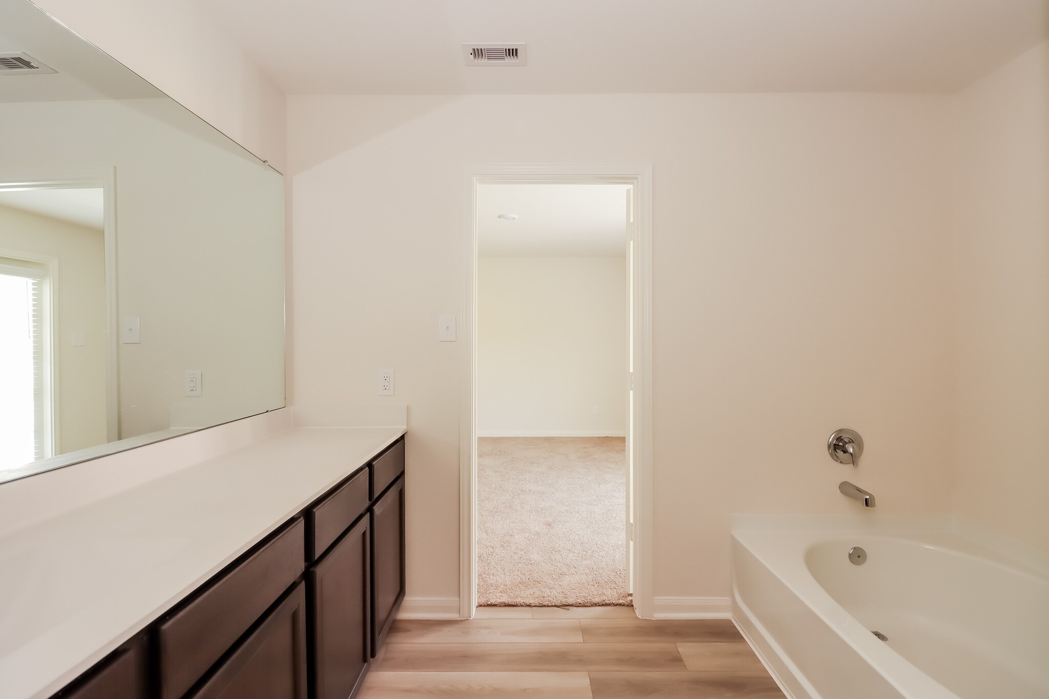 Building Photo - 26828 Steinbeck Dr
