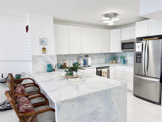 Building Photo - 3180 S Ocean Dr