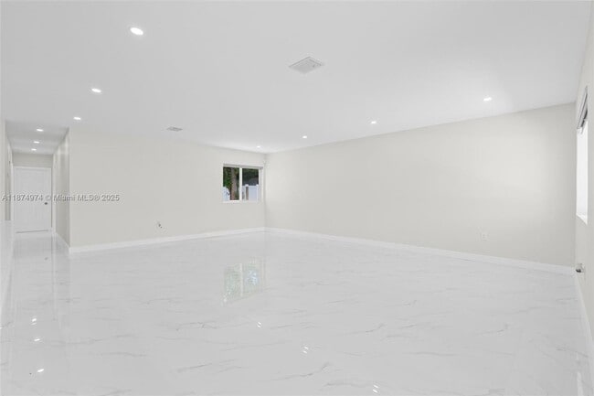 Building Photo - 230 NW 33rd Terrace